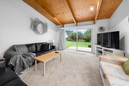 suihku, Stroll to the Sea - Te Horo Beach Holiday House in Te Horo suihku, Stroll to the Sea - Te Horo Beach Holiday House in Te Horo