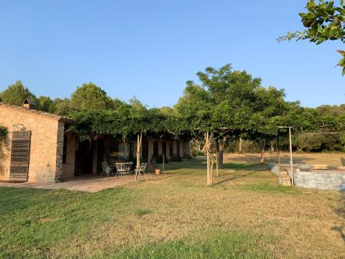 Vista exterior, 4 bedrooms villa with private pool enclosed garden and wifi at Camallera in Camallera Vista exterior, 4 bedrooms villa with private pool enclosed garden and wifi at Camallera in Camallera