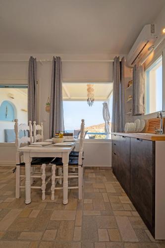 ห้องครัว, Molos Sea View House - Paros Greece in โมลอส ห้องครัว, Molos Sea View House - Paros Greece in โมลอส