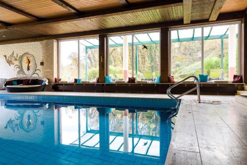 Úszómedence, Akzent Waldhotel Rheingau in Geisenheim Úszómedence, Akzent Waldhotel Rheingau in Geisenheim