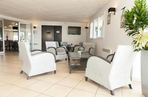 Shared lounge/TV area, Armony Hotel in Bourg-Achard Shared lounge/TV area, Armony Hotel in Bourg-Achard