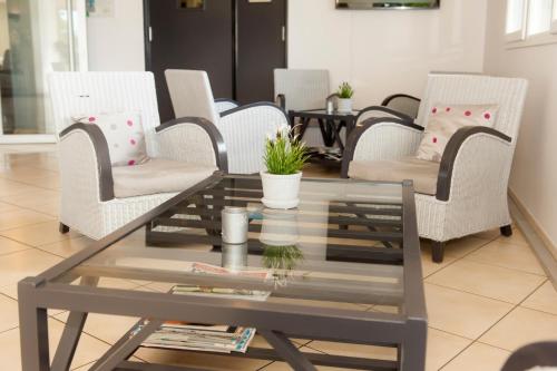 Shared lounge/TV area, Armony Hotel in Bourg-Achard Shared lounge/TV area, Armony Hotel in Bourg-Achard