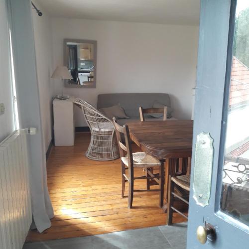 Appartement Cosy T2 a Pontoise, 30 min de Paris proche Vexin in Pontoise Appartement Cosy T2 a Pontoise, 30 min de Paris proche Vexin in Pontoise