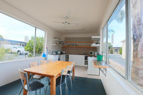 Kjøkken, The Esplanade Motel in Lakes Entrance Kjøkken, The Esplanade Motel in Lakes Entrance