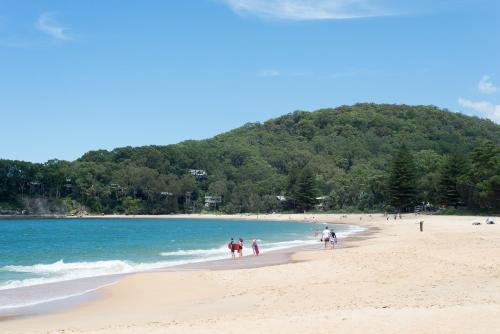 Beach, Beach Shack semi detached, 2 Min Walk to Beach - Wattle in Pearl Beach Beach, Beach Shack semi detached, 2 Min Walk to Beach - Wattle in Pearl Beach
