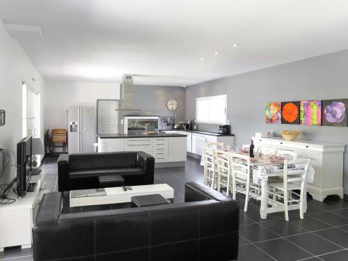 Holiday Home Eugenie by Interhome in Grayan-et-l'Hôpital Holiday Home Eugenie by Interhome in Grayan-et-l'Hôpital