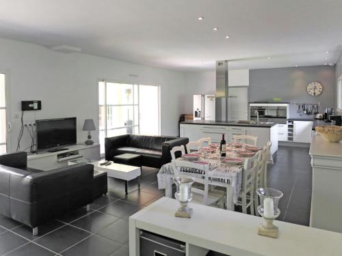 Holiday Home Eugenie by Interhome in Grayan-et-l'Hôpital Holiday Home Eugenie by Interhome in Grayan-et-l'Hôpital