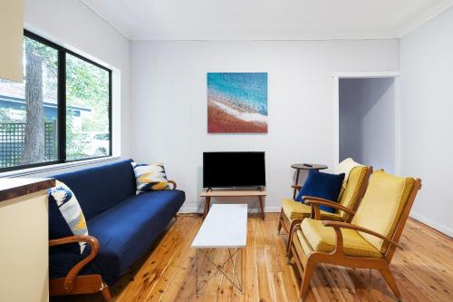 Guestroom, Beach Shack semi detached, 2 Min Walk to Beach-Lilly Pilly in Pearl Beach Guestroom, Beach Shack semi detached, 2 Min Walk to Beach-Lilly Pilly in Pearl Beach