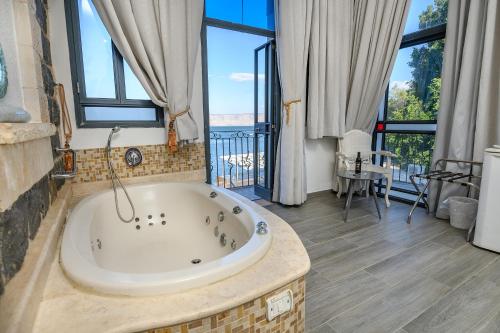 ジェットバス, シラット ハヤム ホテル (Shirat Hayam Hotel) in ティベリア ジェットバス, シラット ハヤム ホテル (Shirat Hayam Hotel) in ティベリア