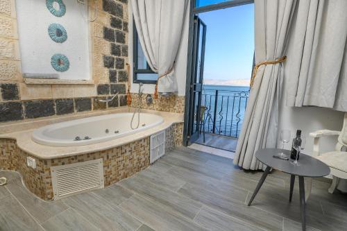ジェットバス, シラット ハヤム ホテル (Shirat Hayam Hotel) in ティベリア ジェットバス, シラット ハヤム ホテル (Shirat Hayam Hotel) in ティベリア