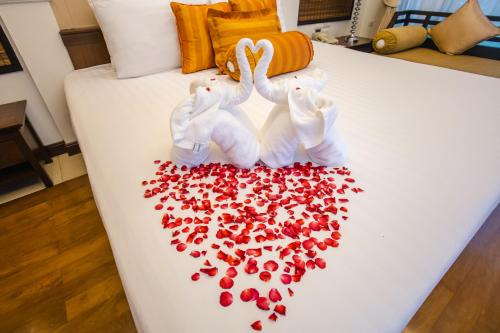 Ravindra Beach Resort and Spa (SHA Extra Plus) in Na Jomtien Ravindra Beach Resort and Spa (SHA Extra Plus) in Na Jomtien