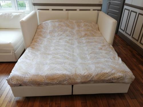 Agreable 2 pieces proche de la Loire in ลา มาดเลน Agreable 2 pieces proche de la Loire in ลา มาดเลน