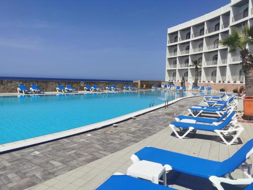 Svømmebasseng, Paradise Bay Hotel in Mellieha Svømmebasseng, Paradise Bay Hotel in Mellieha