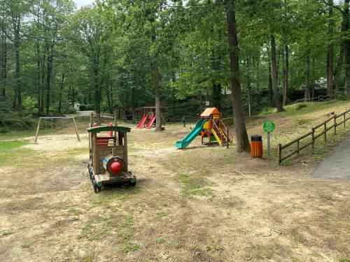 Playground, Mobil-Home avec belle exposition in Angervilliers Playground, Mobil-Home avec belle exposition in Angervilliers