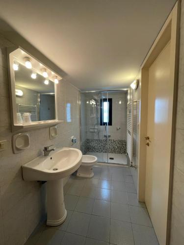 Bathroom, HOTEL SOLARIS in Casalbordino Bathroom, HOTEL SOLARIS in Casalbordino