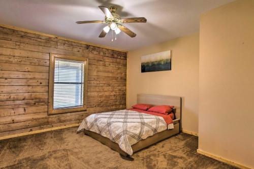 11-Acre Log Cabin with Jungle Gym and Sand Volleyball in Plano (TX) 11-Acre Log Cabin with Jungle Gym and Sand Volleyball in Plano (TX)