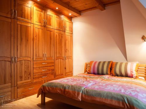 Moai Home Apartman Sárvár (Moai Home Apartman Sarvar) in ティゼンハーロム ヴァローシュ Moai Home Apartman Sárvár (Moai Home Apartman Sarvar) in ティゼンハーロム ヴァローシュ