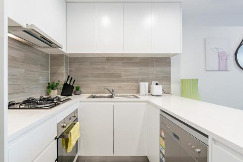 1BR and Study Apt in Homebush Sleeps 5 in Drummoyne 1BR and Study Apt in Homebush Sleeps 5 in Drummoyne