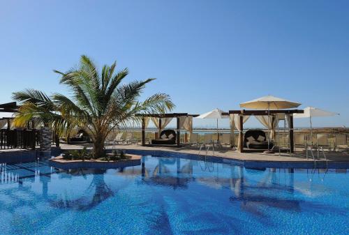 Swimming pool, Radisson Blu Hotel Abu Dhabi Yas Island in Yas Island Swimming pool, Radisson Blu Hotel Abu Dhabi Yas Island in Yas Island