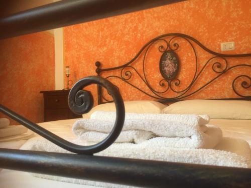 Guestroom, La Filanda di CASADOLCIMARCHE in Montalto delle Marche Guestroom, La Filanda di CASADOLCIMARCHE in Montalto delle Marche