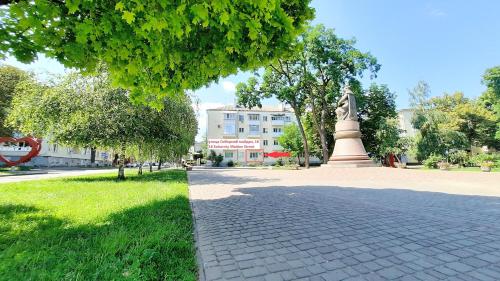 Kert, Квартира с видом на Белую беседку Сеть апартаментов в центре Alex Apartmets Бесконтактное заселение in Poltava Kert, Квартира с видом на Белую беседку Сеть апартаментов в центре Alex Apartmets Бесконтактное заселение in Poltava