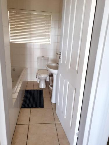 Bathroom, Mangrove Beach Estate, Dadda's Place, 321 Bokmakierie WY in Port Shepstone Bathroom, Mangrove Beach Estate, Dadda's Place, 321 Bokmakierie WY in Port Shepstone