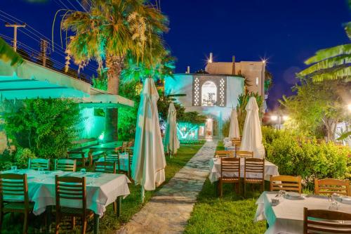 حديقة, فندق وأجنحة لا بريزا (La Brezza Suite & Hotel) in أكيالار حديقة, فندق وأجنحة لا بريزا (La Brezza Suite & Hotel) in أكيالار