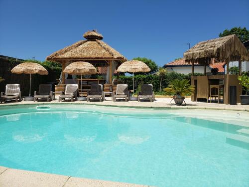 Swimming pool, Studio Zure Ondoan - SPA et piscine chauffee in Saint-Martin-de-Seignanx Swimming pool, Studio Zure Ondoan - SPA et piscine chauffee in Saint-Martin-de-Seignanx