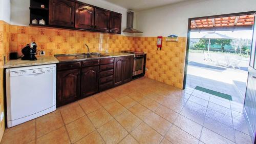 مطبخ, Refined Villa near Catanhede with Private Pool in كانتانهيد مطبخ, Refined Villa near Catanhede with Private Pool in كانتانهيد