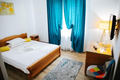 Pensiunea Casa Cristal in Targu Jiu Pensiunea Casa Cristal in Targu Jiu