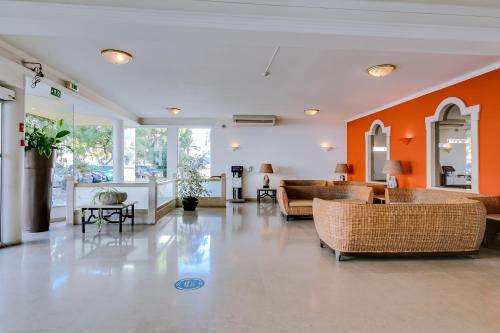 Lobby, Hotel Atismar in Quarteira Lobby, Hotel Atismar in Quarteira