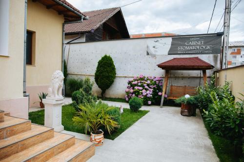Pensiunea Casa Cristal in Targu Jiu Pensiunea Casa Cristal in Targu Jiu