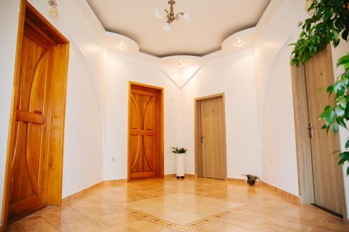 Pensiunea Casa Cristal in Targu Jiu Pensiunea Casa Cristal in Targu Jiu