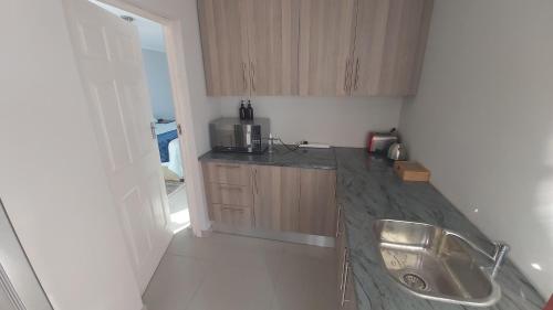 Kitchen, Cottage self catering unit with ensuite. in Kidd's Beach Kitchen, Cottage self catering unit with ensuite. in Kidd's Beach