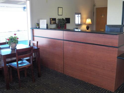 Előcsarnok, Super 8 By Wyndham Fort Bragg in Fort Bragg (Kalifornia) Előcsarnok, Super 8 By Wyndham Fort Bragg in Fort Bragg (Kalifornia)