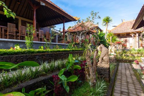 Garden, The GARUDA villa & Restaurant in Bedugul Garden, The GARUDA villa & Restaurant in Bedugul