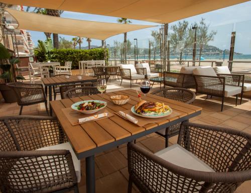 Hotel Monterrey Roses by Pierre & Vacances in Roses Hotel Monterrey Roses by Pierre & Vacances in Roses