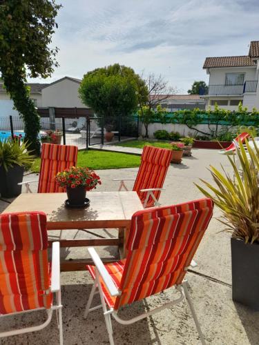 Les Hirondelles in 阿加農 Les Hirondelles in 阿加農