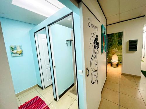 ฝักบัว, Mahana Lodge Hostel & Backpacker in ตาฮิติ ฝักบัว, Mahana Lodge Hostel & Backpacker in ตาฮิติ