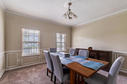 Incredibly Spacious Carmel Home with Fully Equipped Kitchen - 4700 Sq Ft! Sleeps 15! Pet Friendly! h in Carmel Incredibly Spacious Carmel Home with Fully Equipped Kitchen - 4700 Sq Ft! Sleeps 15! Pet Friendly! h in Carmel