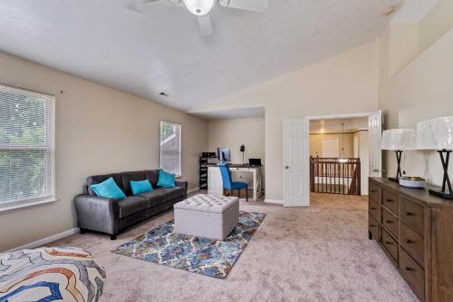 Incredibly Spacious Carmel Home with Fully Equipped Kitchen - 4700 Sq Ft! Sleeps 15! Pet Friendly! h in Carmel Incredibly Spacious Carmel Home with Fully Equipped Kitchen - 4700 Sq Ft! Sleeps 15! Pet Friendly! h in Carmel