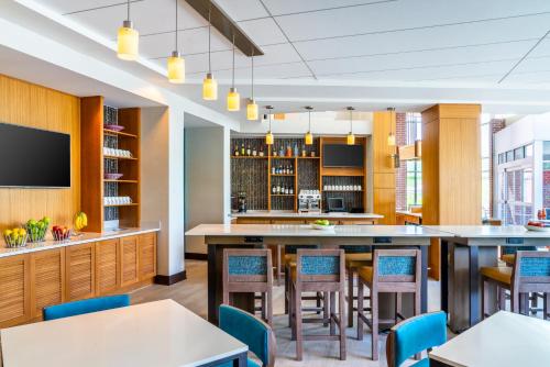Food and beverages, Hyatt Place Hollywood Casino/pittsburgh South in Washington (PA) Food and beverages, Hyatt Place Hollywood Casino/pittsburgh South in Washington (PA)