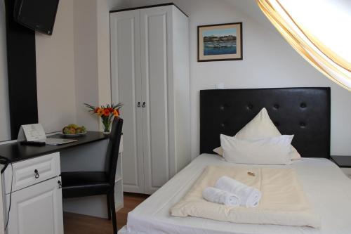 This photo about Hotel Am Schloss Biebrich shared on HyHotel.com