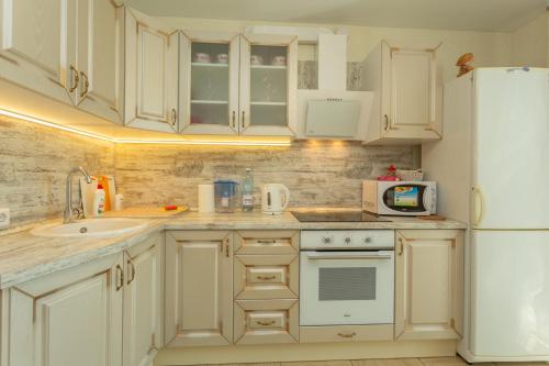 Kitchen, Уютная квартира на Толстого 20 in Ufa Kitchen, Уютная квартира на Толстого 20 in Ufa