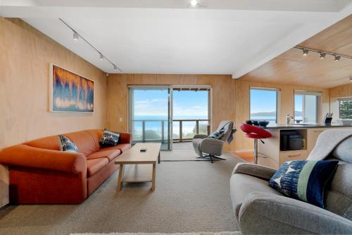 ฝักบัว, Rippling Waves Lookout - Raumati South Home in เปคาคาริกิ ฝักบัว, Rippling Waves Lookout - Raumati South Home in เปคาคาริกิ