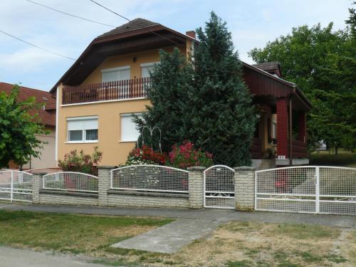 Exterior view, Zsuzsi Apartman in Zalakaros Exterior view, Zsuzsi Apartman in Zalakaros