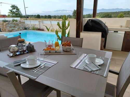 Swimming pool, RUE DU BAC chambre d hotes adultes only in Le Boulou Swimming pool, RUE DU BAC chambre d hotes adultes only in Le Boulou