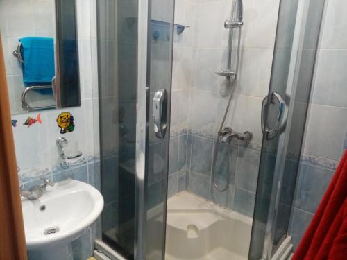 Bathroom, Квартира 2-х комнатная возле аэропорта в центре города Обь in Ob Bathroom, Квартира 2-х комнатная возле аэропорта в центре города Обь in Ob