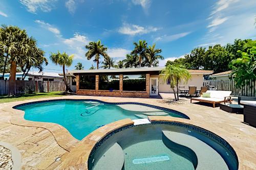 Beach Getaway - Pool, Hot Tub & Outdoor Dining home in Hollywood
