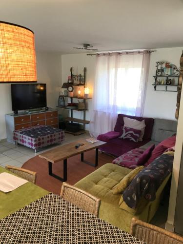 Δωμάτιο, maison sereine entre terre et mer in Νουαγιάλ Μουζιγιάκ Δωμάτιο, maison sereine entre terre et mer in Νουαγιάλ Μουζιγιάκ
